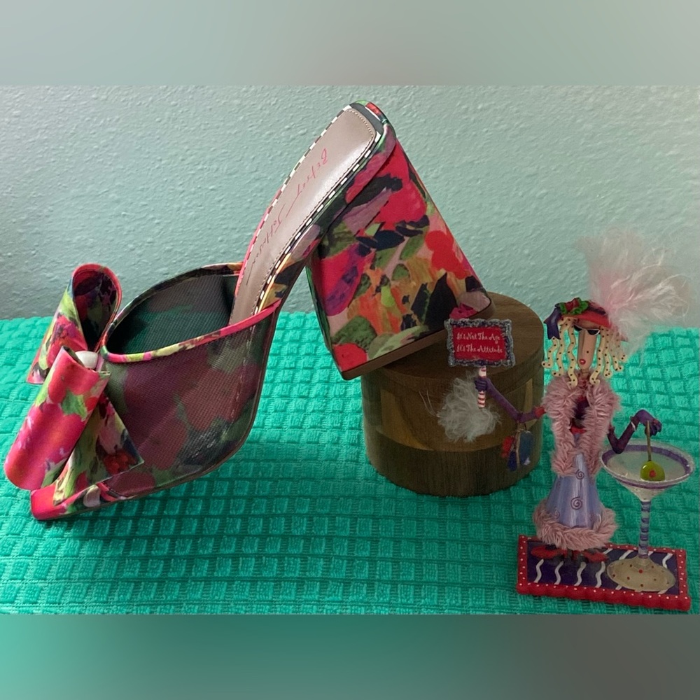 NEW..WOMENS BETSEY JOHNSON PINK FLORAL BOW WEDGE SANDALS 9 - Picture 8 of 16